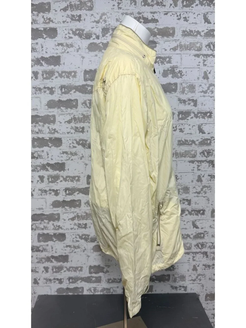 Quiksilver yellow Full-Zip Lightweight Windbreaker Jacket - Men's Size M